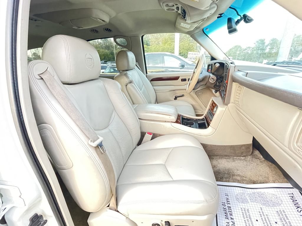 Used 2003 Cadillac Escalade LUXURY image 17