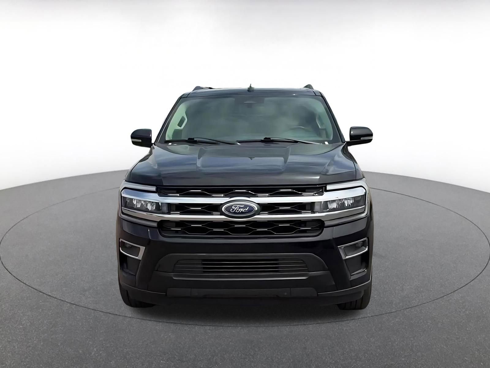 Used 2024 Ford Expedition Limited RWD image 4