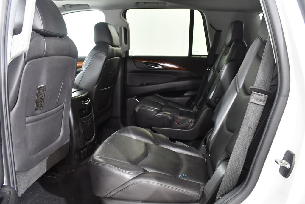 Used 2018 Cadillac Escalade Luxury AWD/4WD image 16