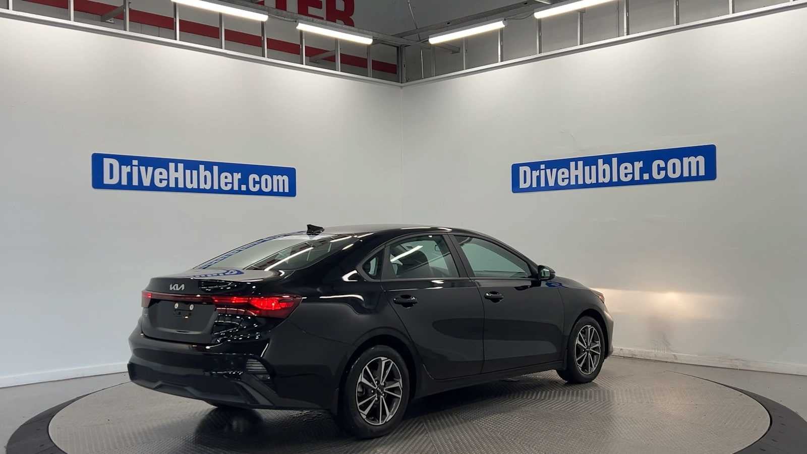 Used 2024 Kia Forte LXS w/ LXS Technology Package FWD image 8
