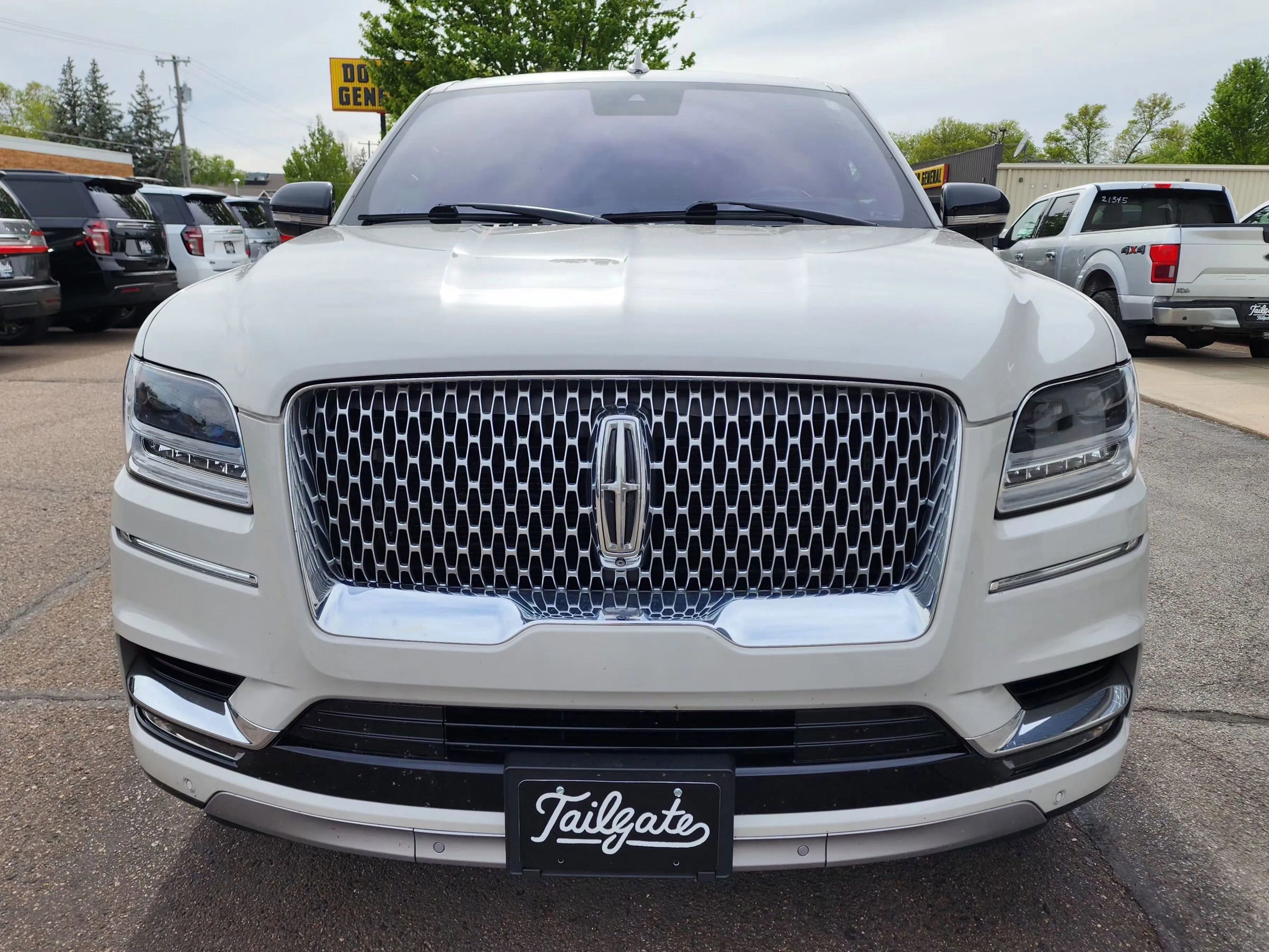 Used 2019 Lincoln Navigator L Reserve AWD/4WD image 3