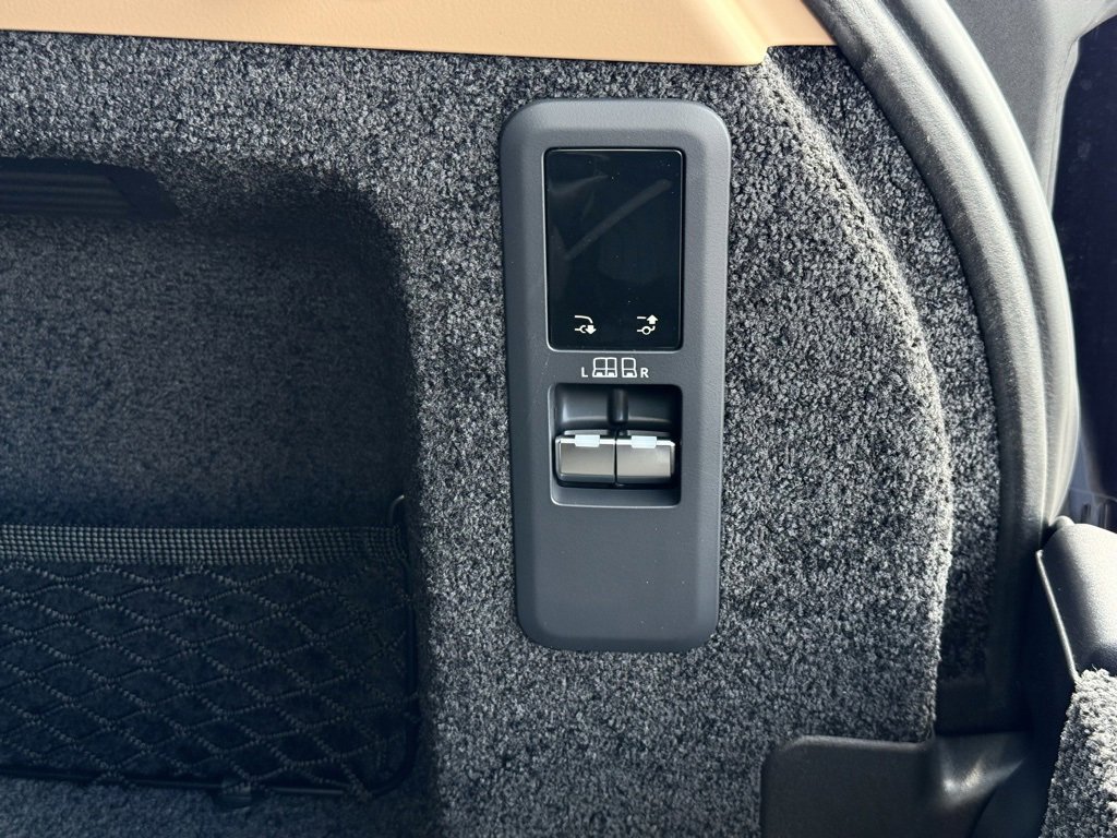 New 2025 Land Rover Range Rover SE image 36