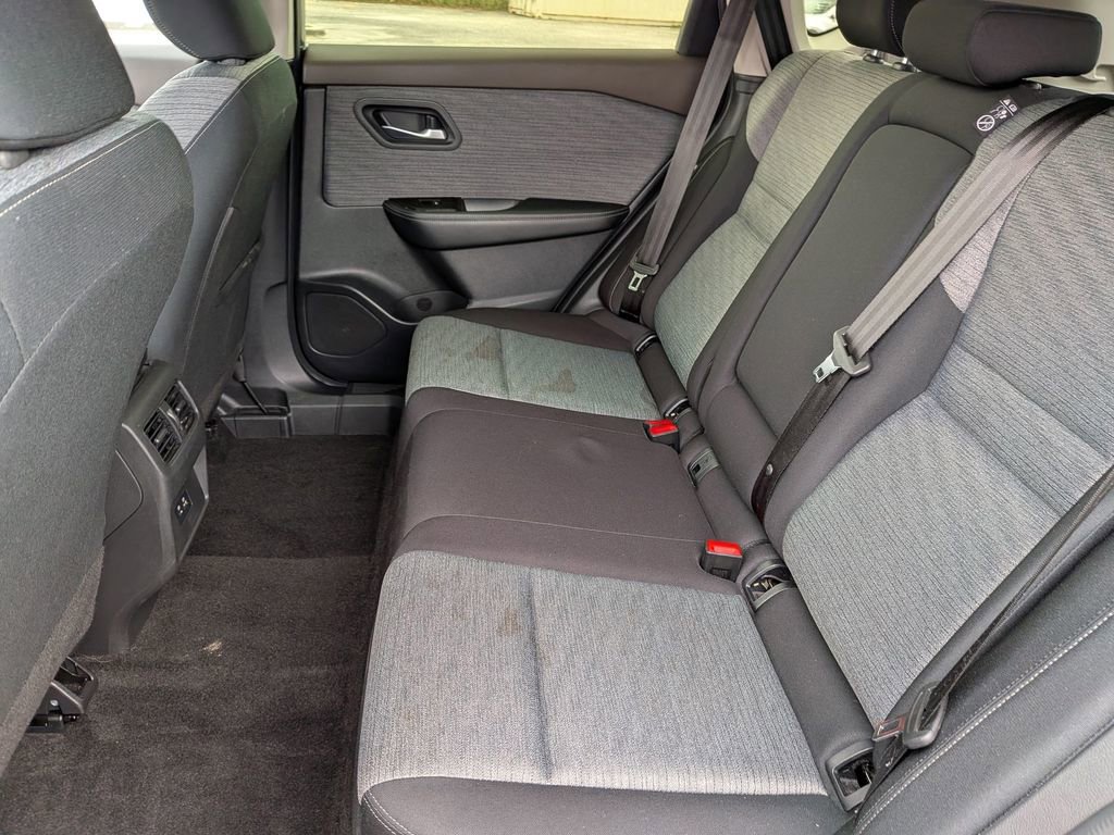 Used 2023 Nissan Rogue SV AWD/4WD image 26