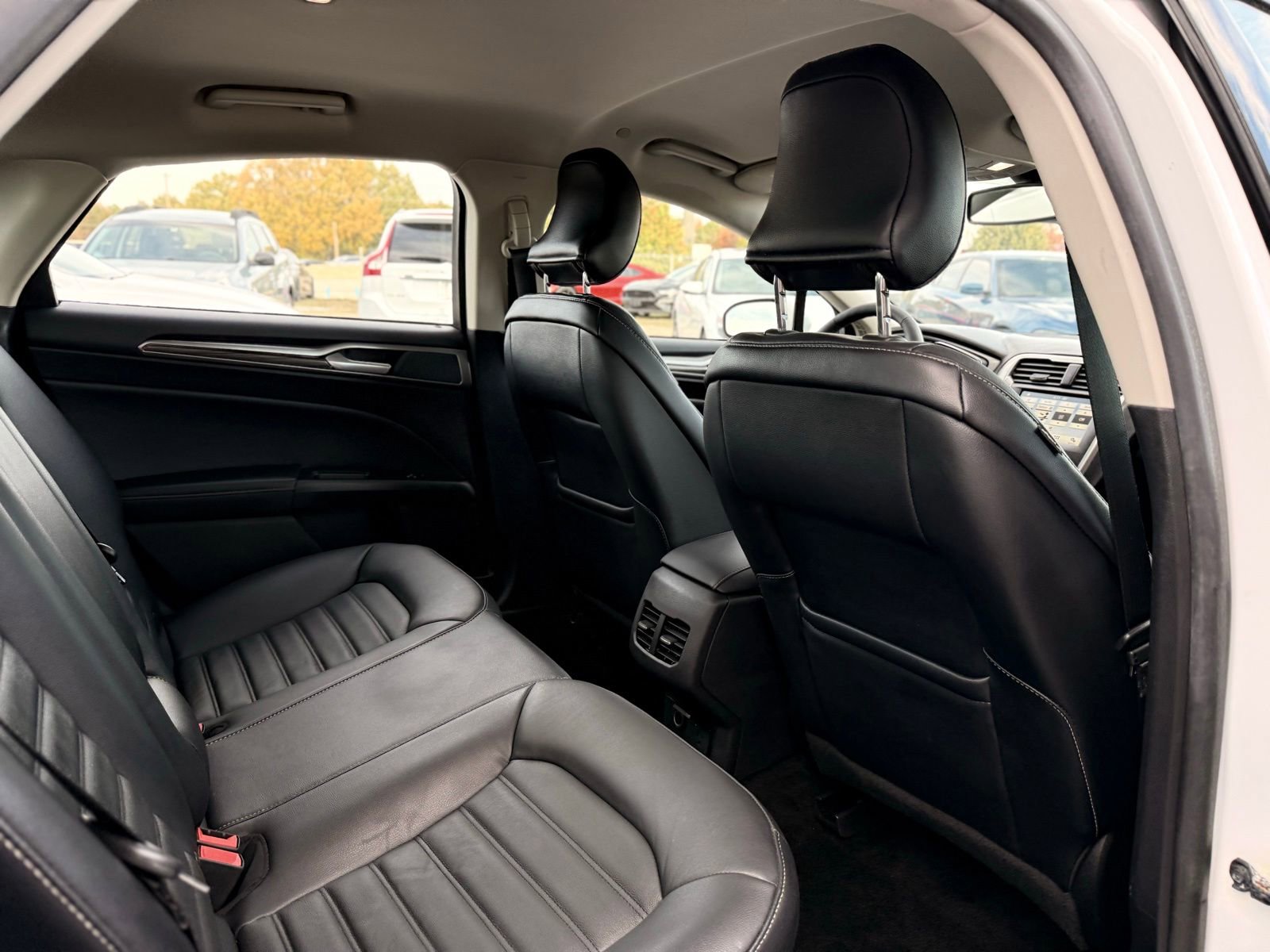 Used 2017 Ford Fusion SE w/ Equipment Group 602A FWD image 16