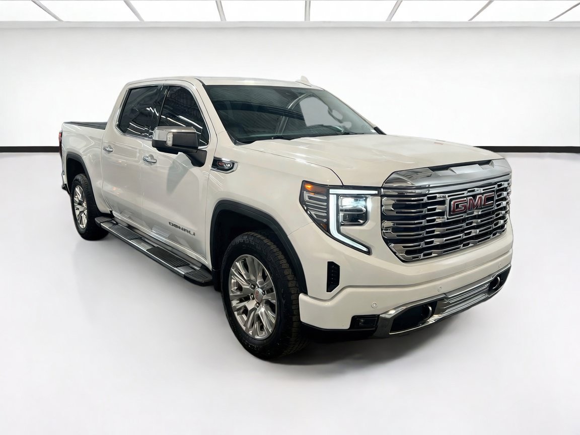 Used 2023 GMC Sierra 1500 Denali w/ Technology Package AWD/4WD image 3