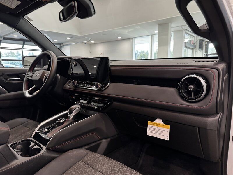 Used 2024 Chevrolet Colorado Z71 w/ Z71 Convenience Package 2 image 16