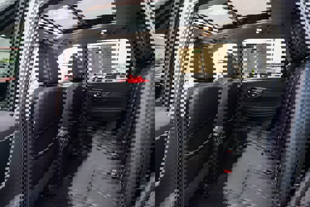 Used 2016 Nissan Rogue SL w/ SL Premium Package image 18