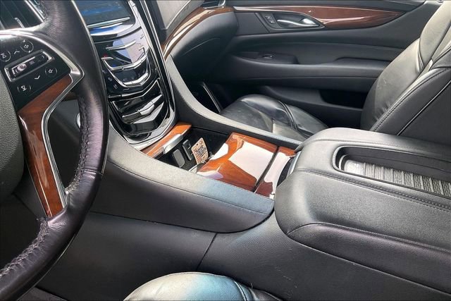 Used 2019 Cadillac Escalade Luxury image 17