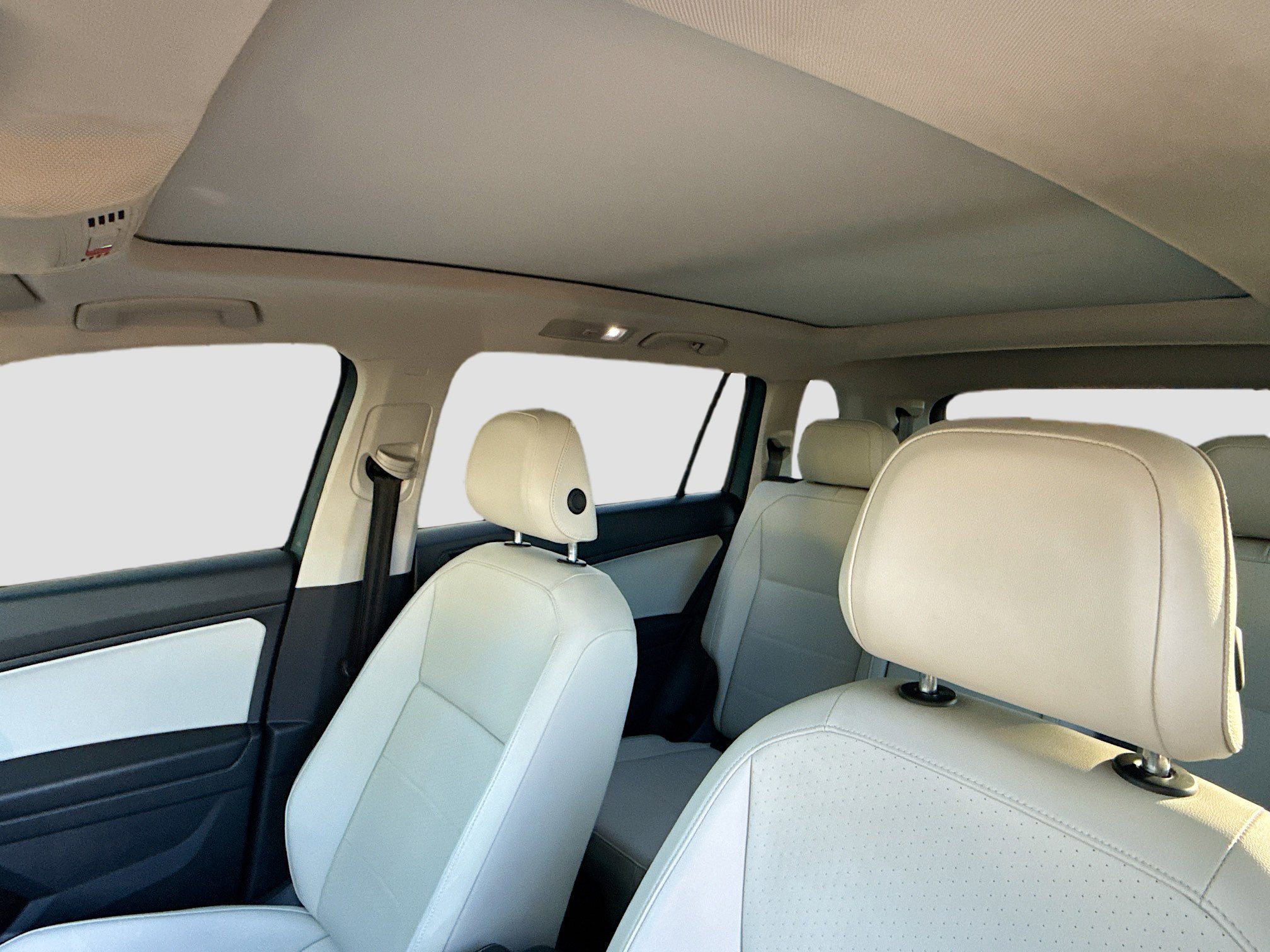 Used 2021 Volkswagen Tiguan SE w/ Panoramic Sunroof Package image 25