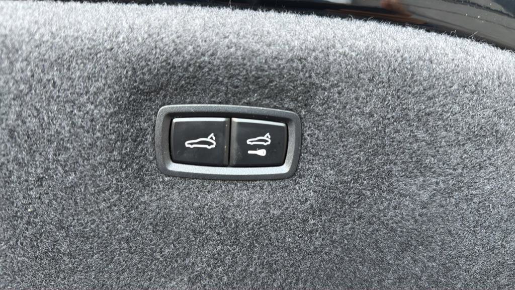 Used 2023 Porsche Taycan 4S w/ Premium Package image 18