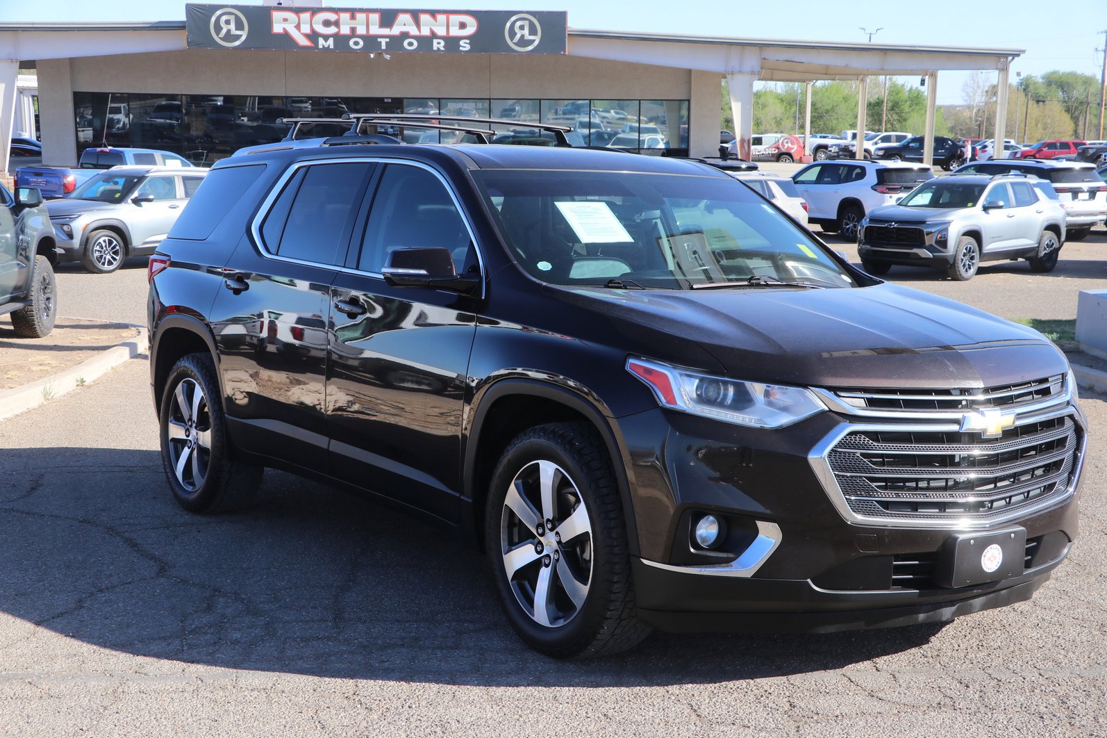 Used 2018 Chevrolet Traverse LT image 1
