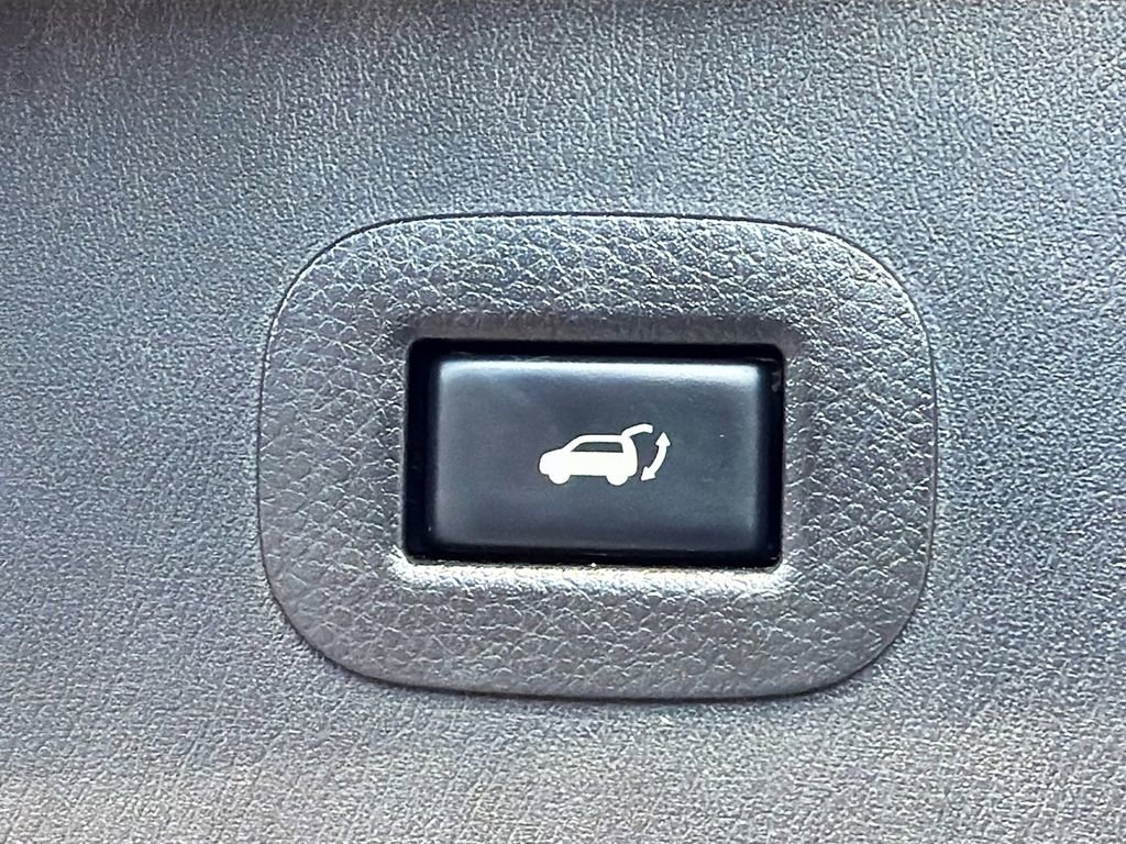 Used 2020 Nissan Armada SL image 12