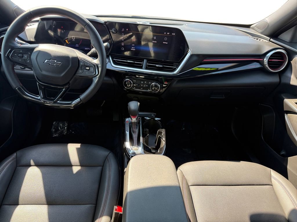 Certified 2025 Chevrolet Trax RS w/ Sunroof Package image 12