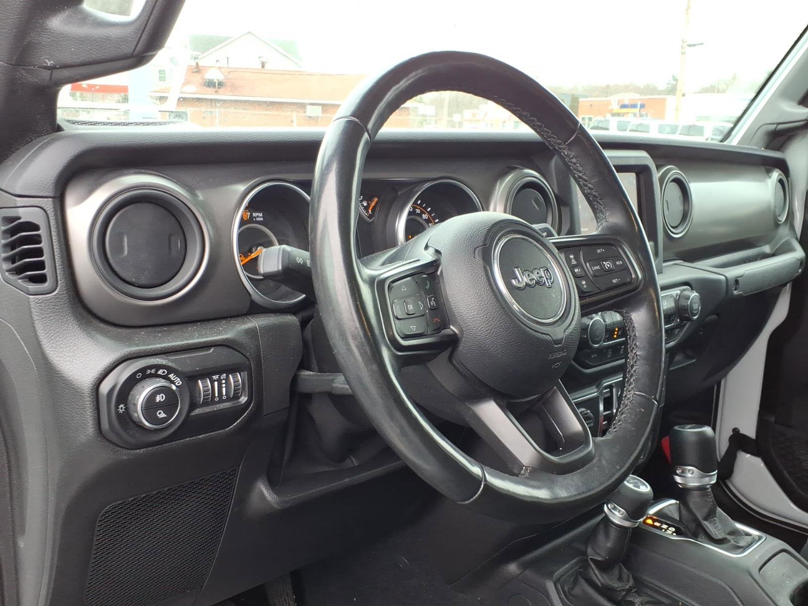 Certified 2022 Jeep Gladiator Willys image 21