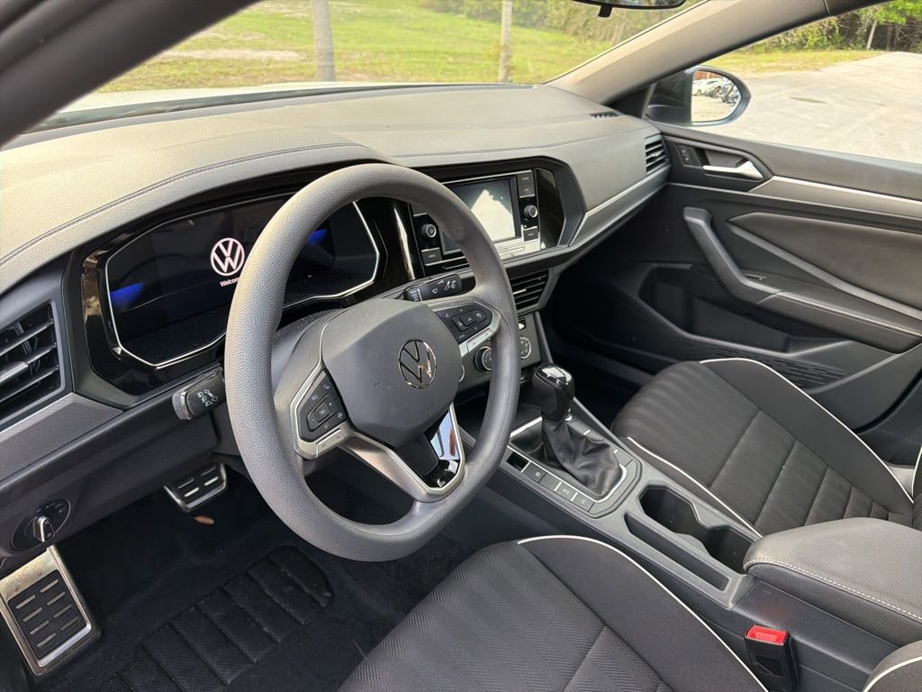 Used 2023 Volkswagen Jetta Sport image 9