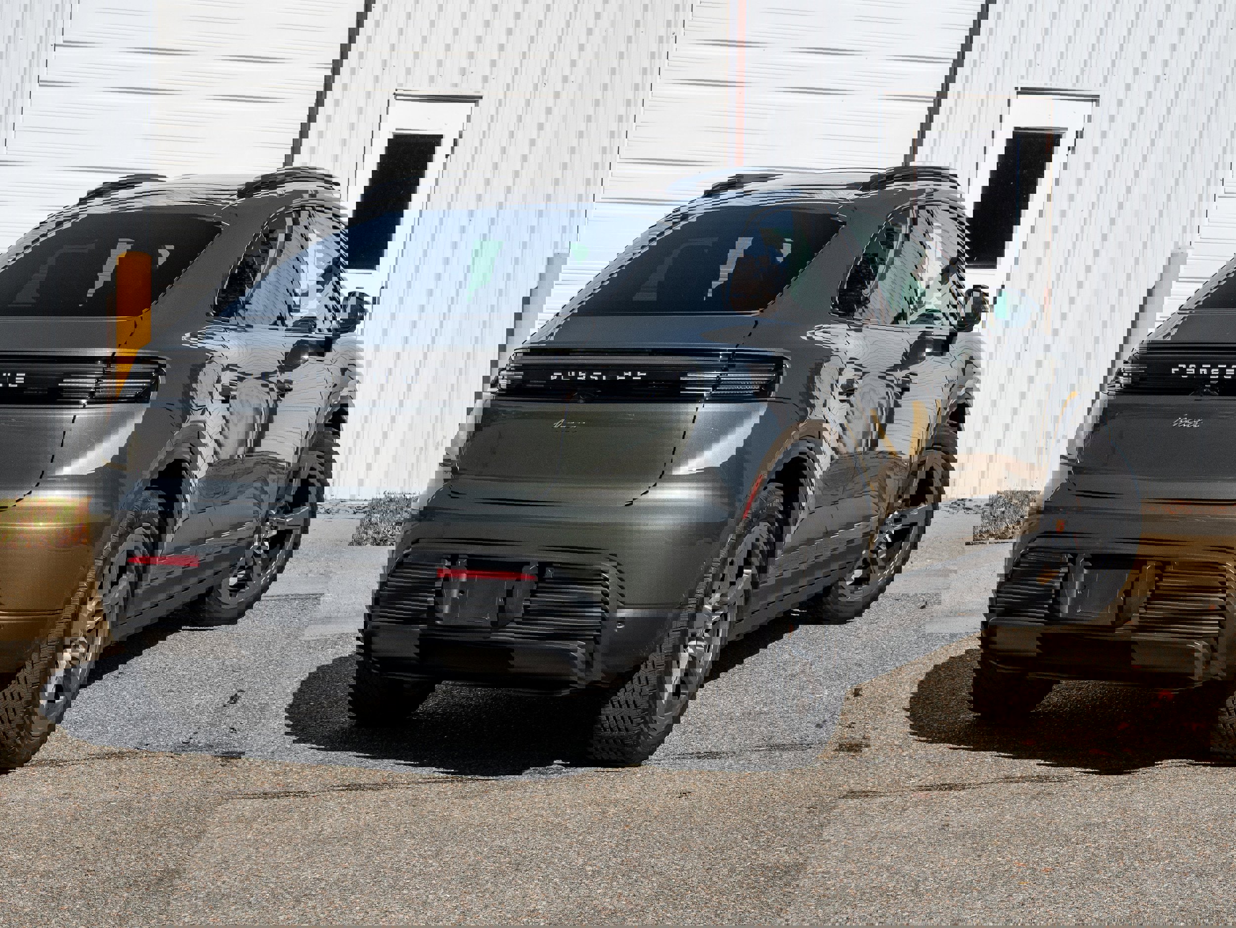 Certified 2025 Porsche Macan Electric image 6