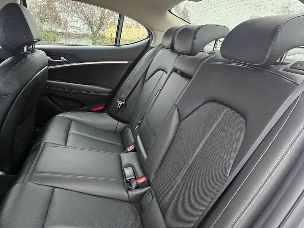 Used 2023 Genesis G70 2.0T image 21