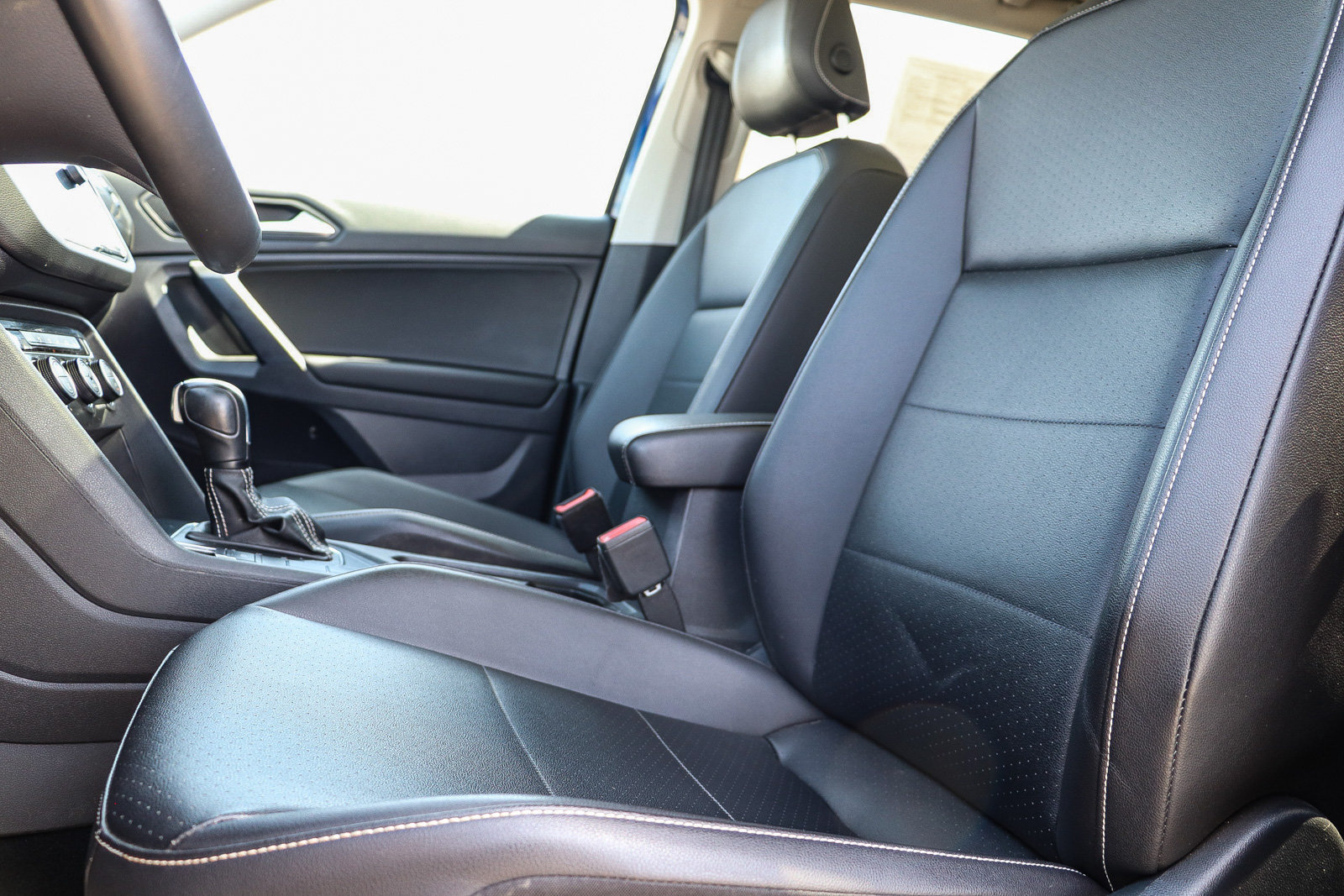 Used 2021 Volkswagen Tiguan SE w/ Panoramic Sunroof Package FWD image 24