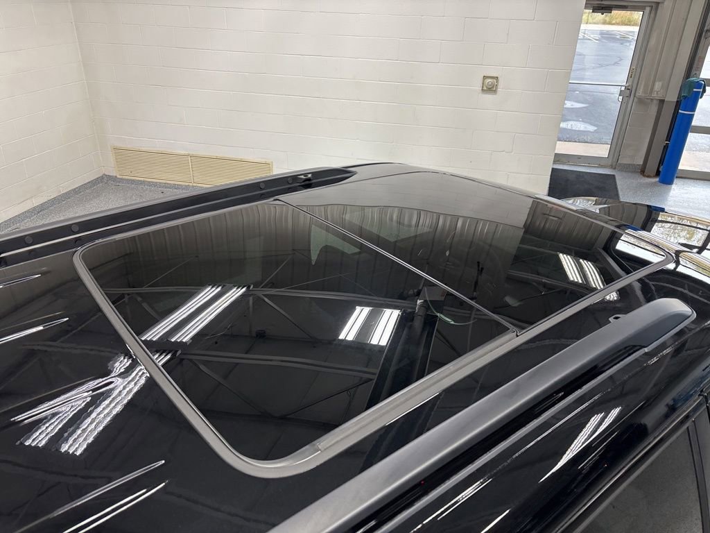 New 2025 Jeep Grand Cherokee Limited w/ Black Appearance Package image 9