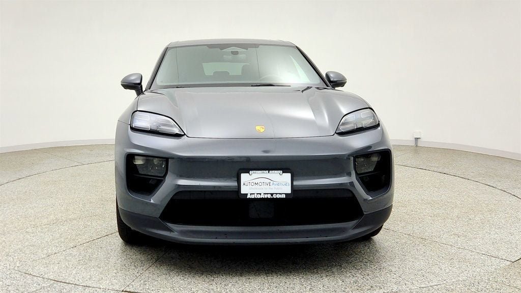 Used 2025 Porsche Macan Electric RWD image 2