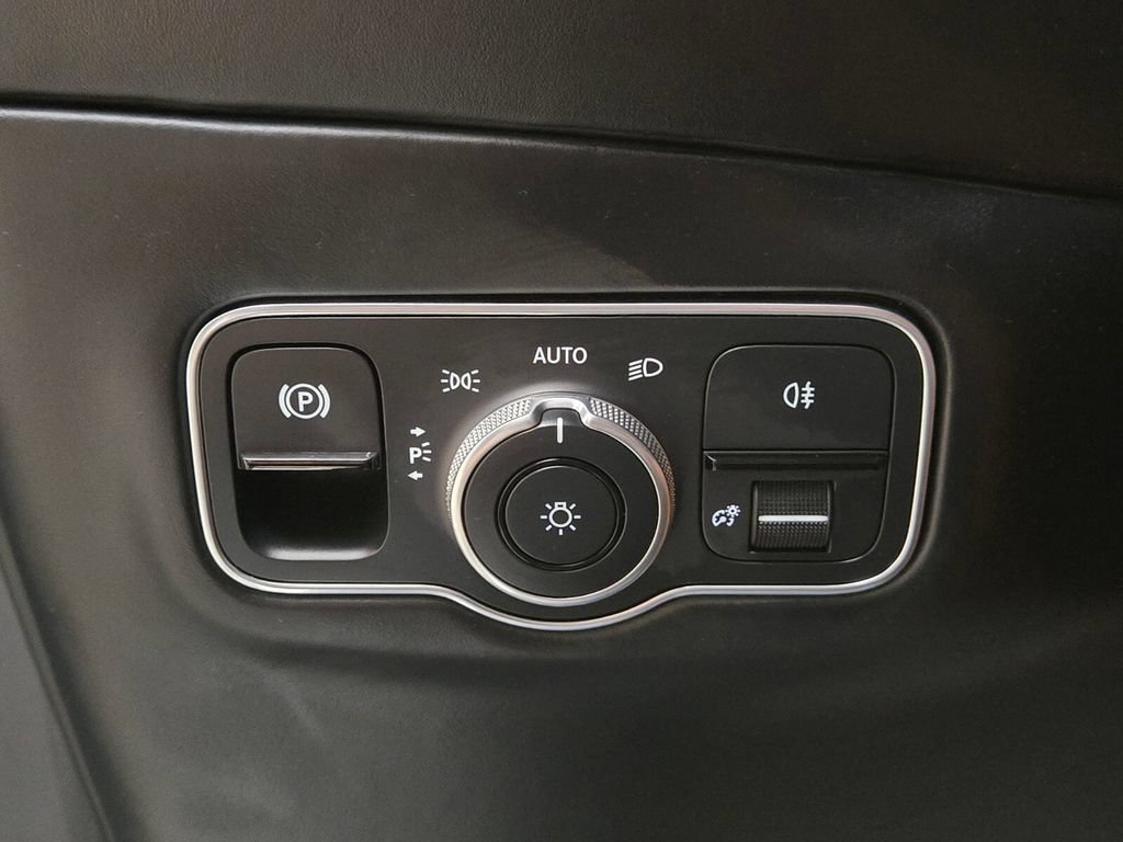 Used 2022 Aston Martin DBX AWD/4WD image 42