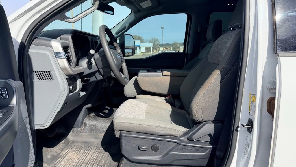 Used 2023 Ford F250 XLT w/ FX4 Off-Road Package image 17