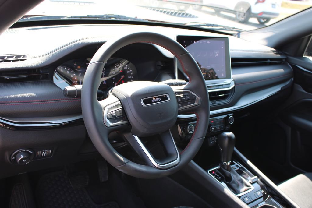 Used 2025 Jeep Compass Trailhawk image 22