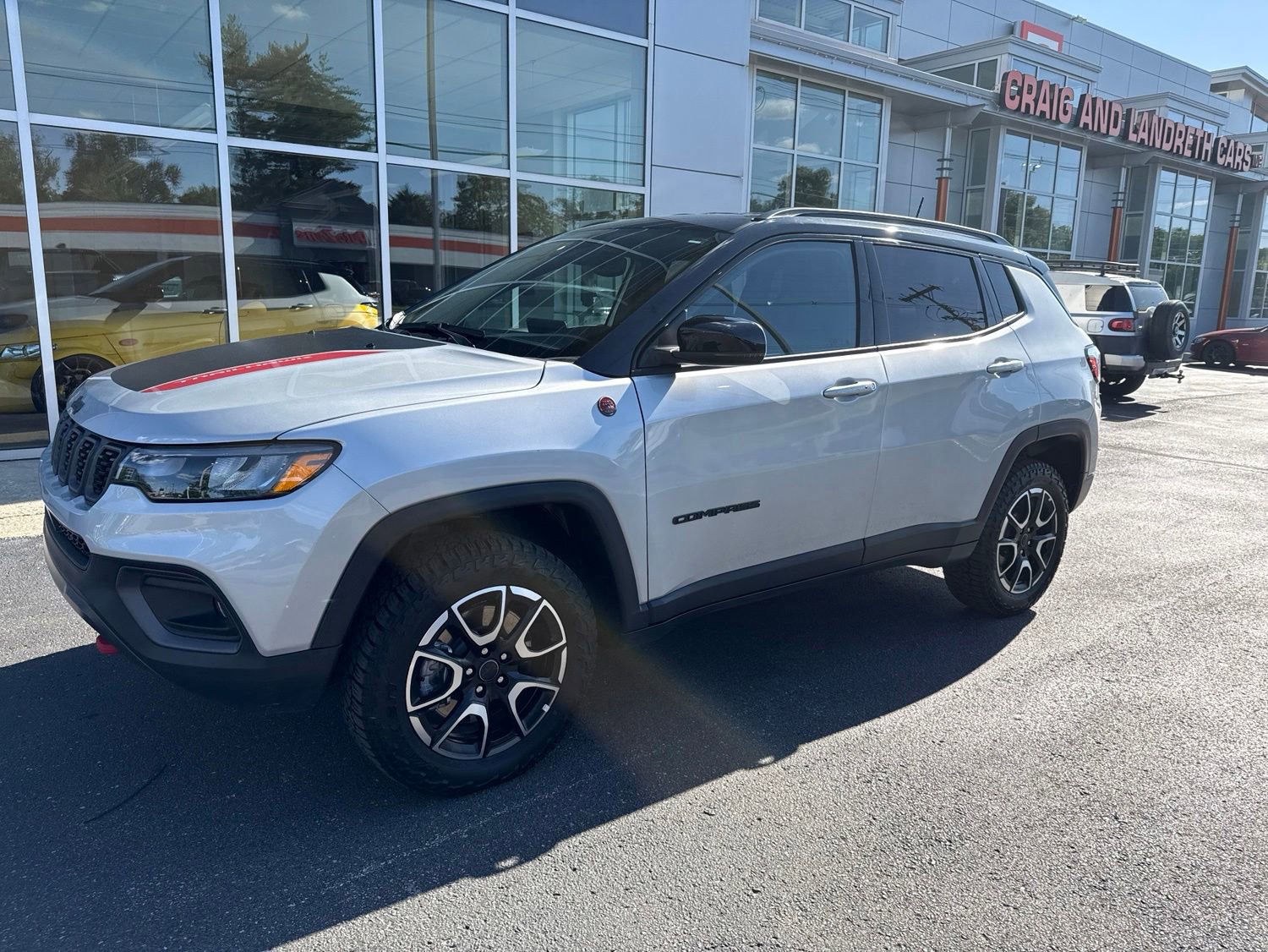 Used 2025 Jeep Compass Trailhawk AWD/4WD image 2