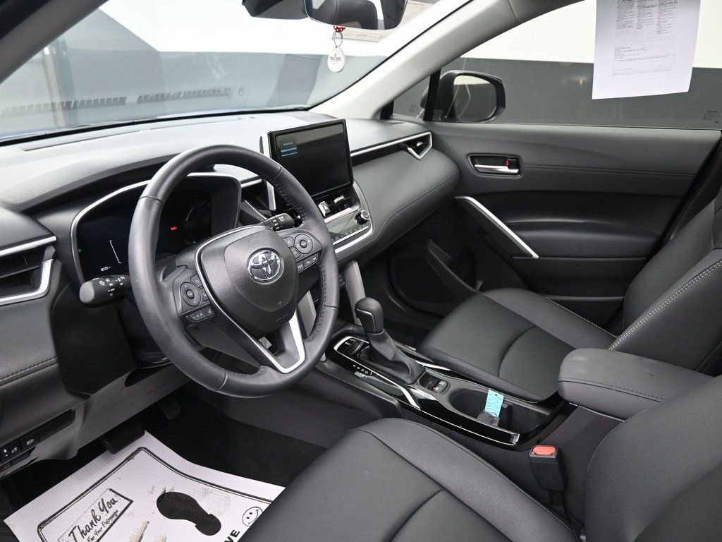 Used 2025 Toyota Corolla Cross XLE w/ Convenience Package FWD image 24