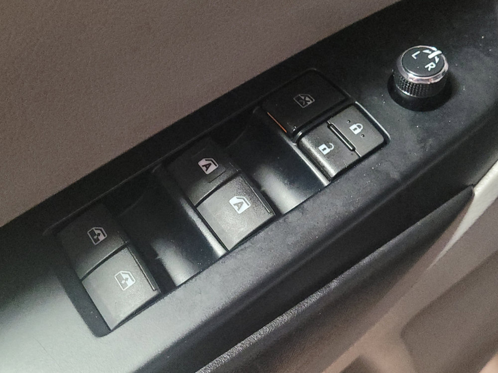 Used 2018 Toyota Highlander Plus image 27