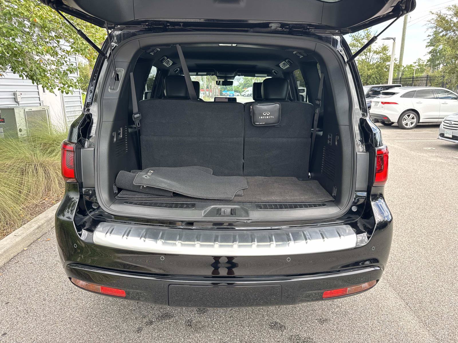 Used 2022 INFINITI QX80 Sensory w/ Cargo Package RWD image 11