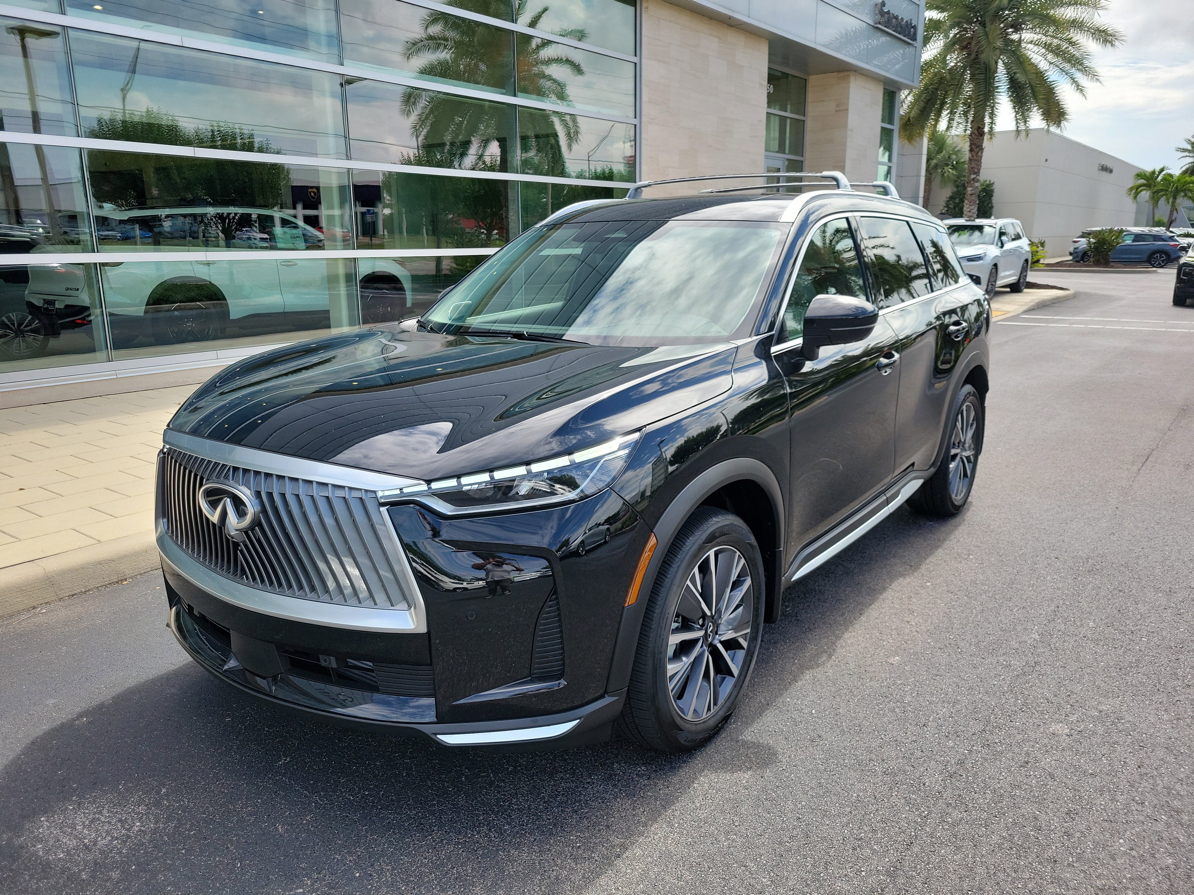 Certified 2026 INFINITI QX60 Luxe w/ Cargo Package FWD image 8