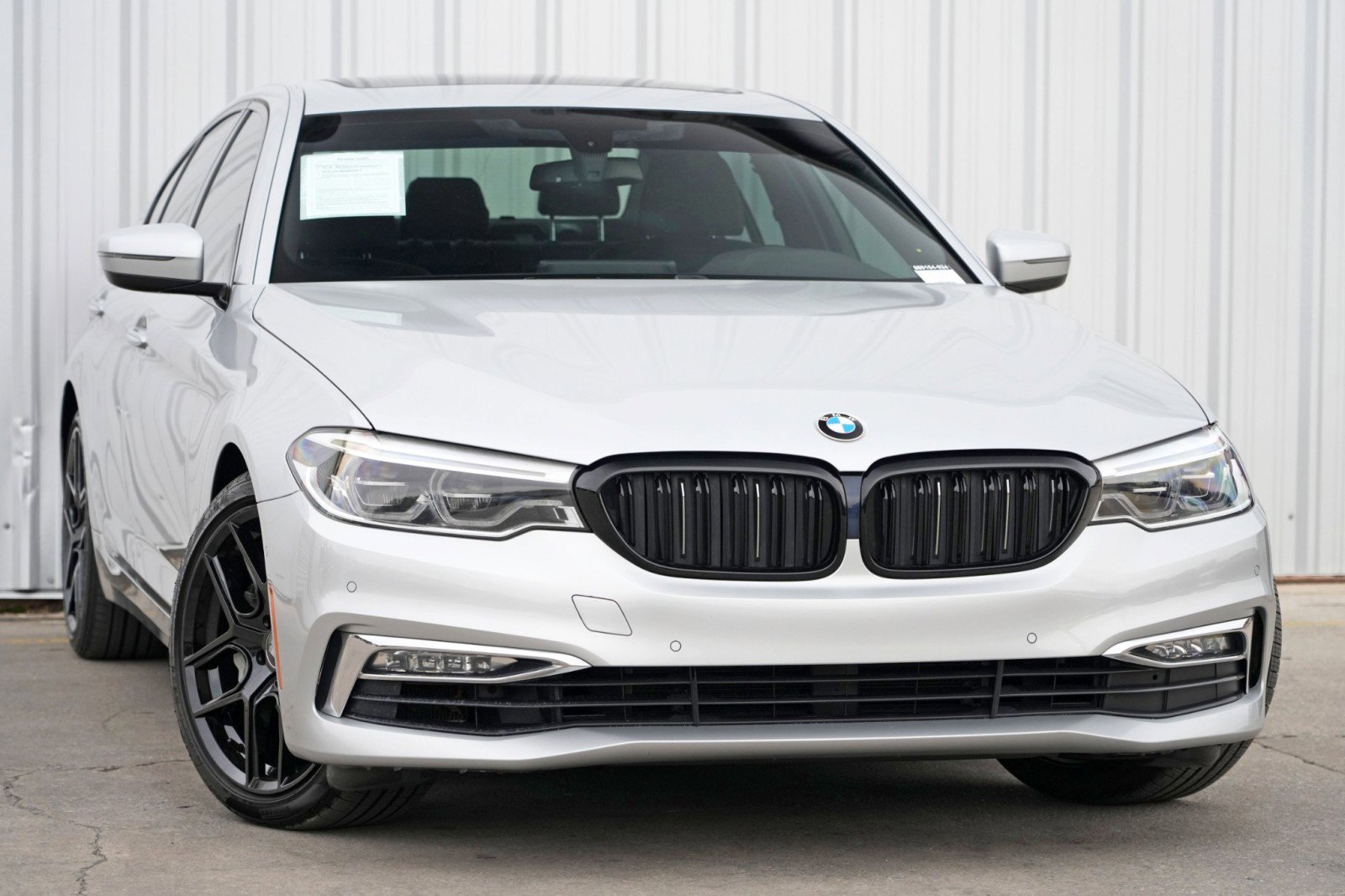 Used 2017 BMW 540i xDrive image 2
