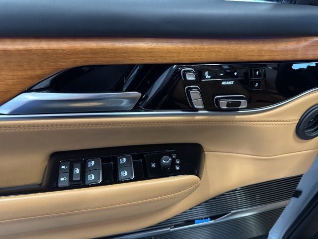 Used 2023 Jeep Grand Wagoneer L Series III w/ HD Trailer Tow Package AWD/4WD image 9