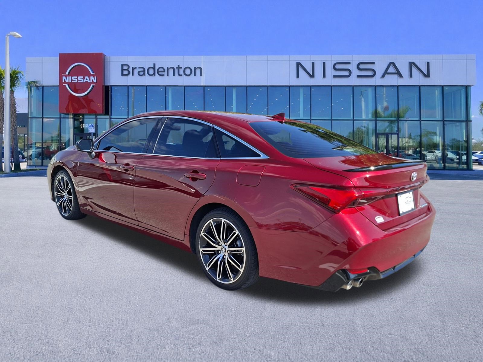 Used 2019 Toyota Avalon Touring FWD image 7