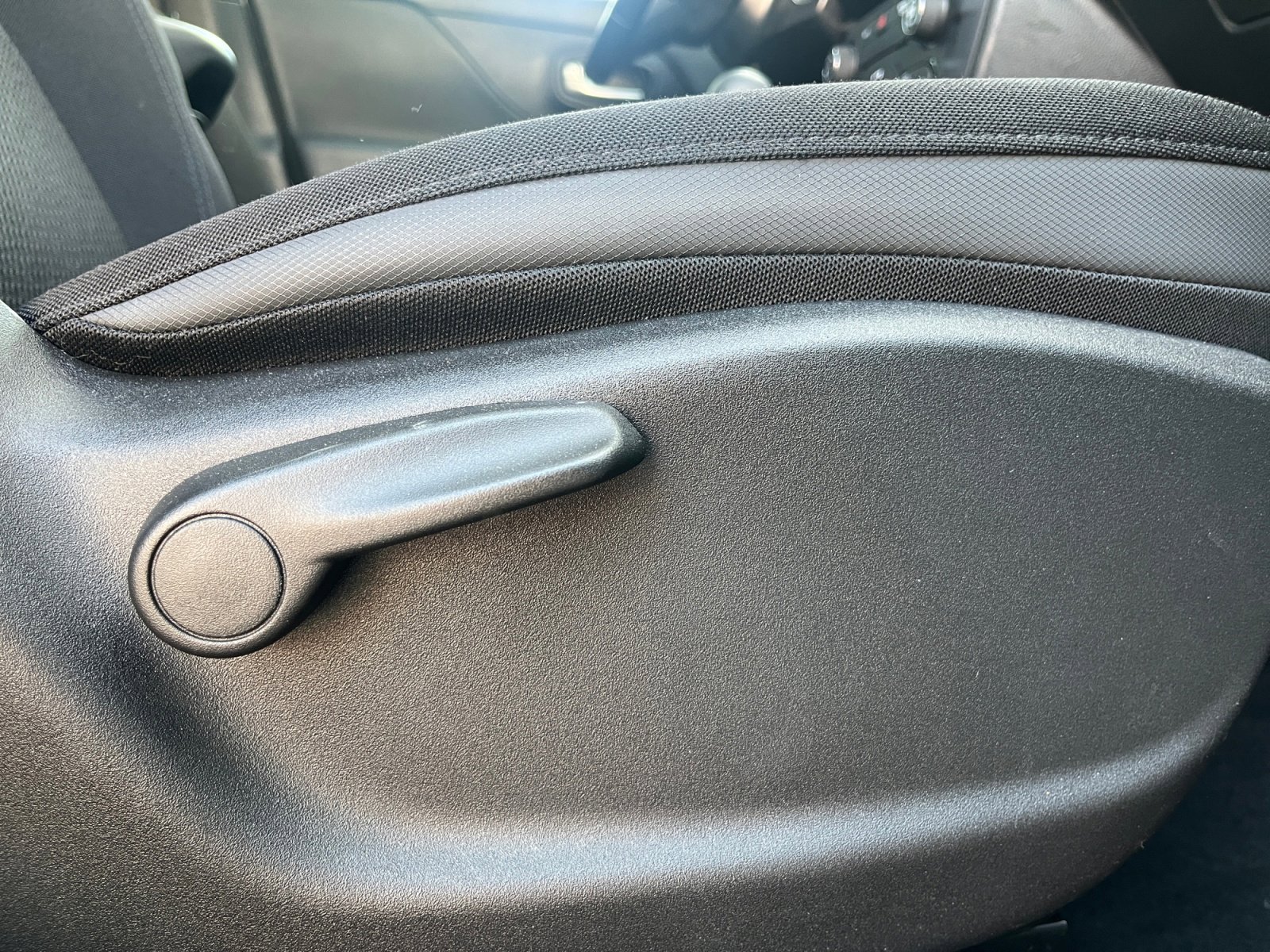 Used 2019 Jeep Renegade Altitude w/ UConnect 8.4 Nav Group AWD/4WD image 28