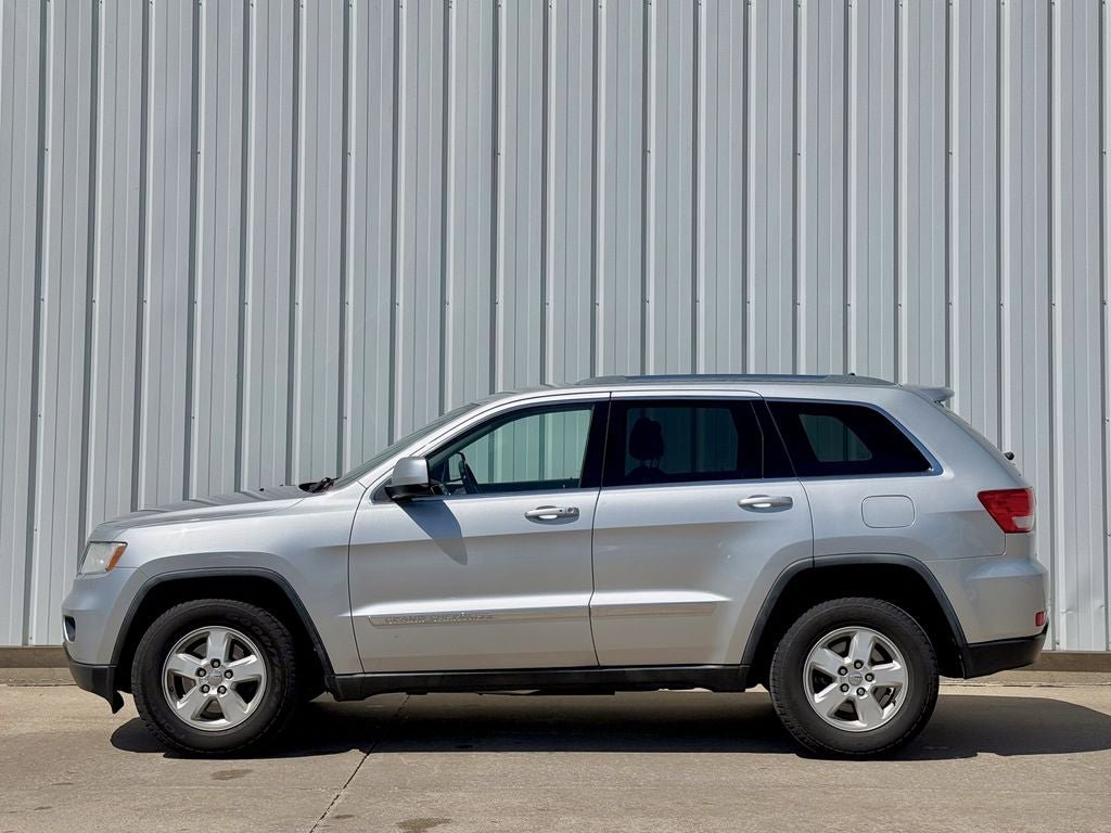 Used 2012 Jeep Grand Cherokee Laredo w/ Laredo E Group AWD/4WD image 3