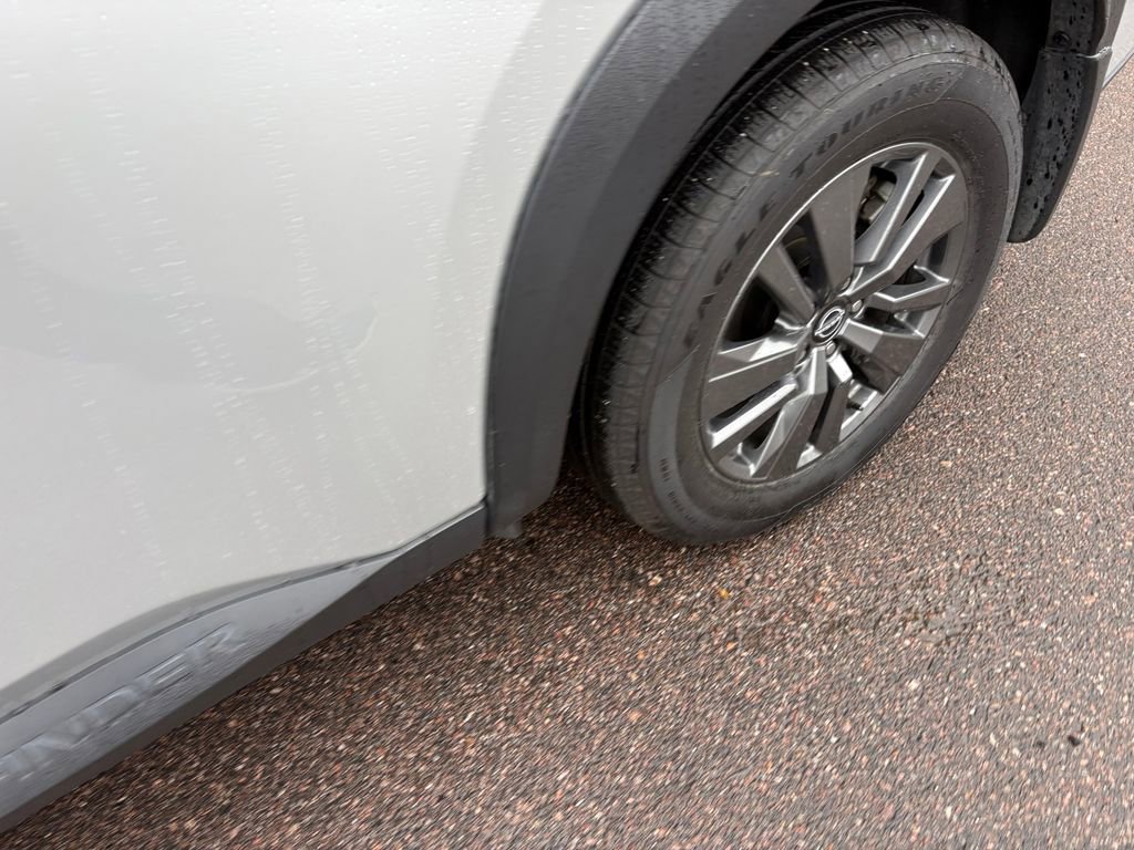 Used 2023 Nissan Pathfinder SV AWD/4WD image 10