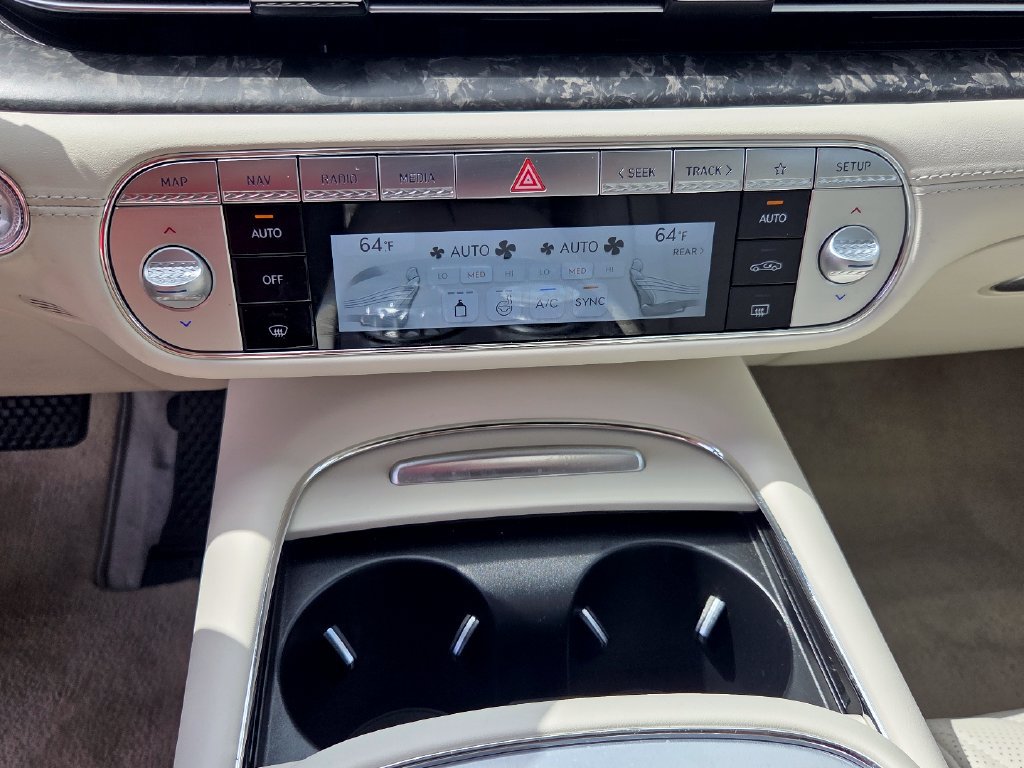 Used 2025 Genesis G90 3.5T AWD/4WD image 23