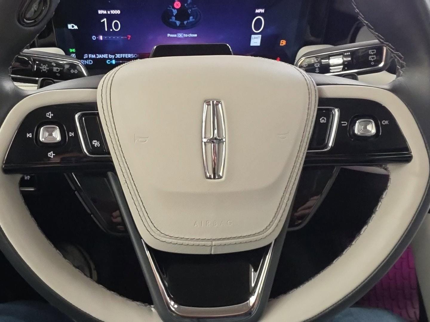 Used 2025 Lincoln Aviator Reserve w/ Illumination Package AWD/4WD image 9
