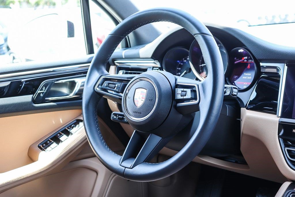 Used 2024 Porsche Macan AWD/4WD image 15