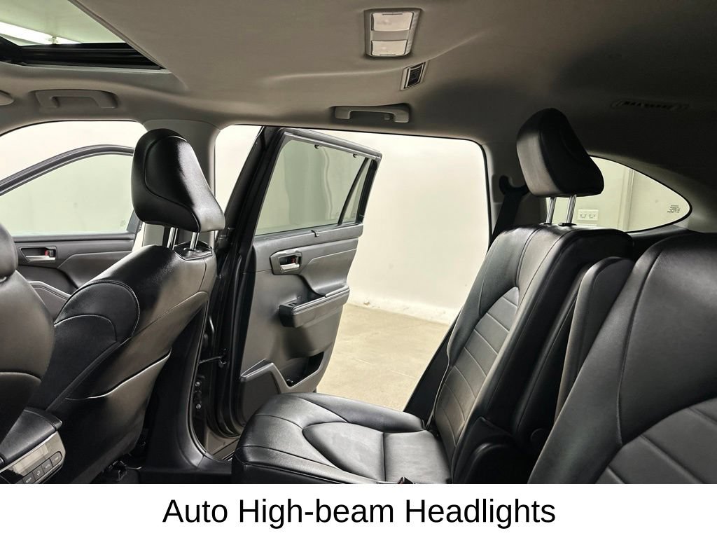 Used 2022 Toyota Highlander XLE FWD image 35