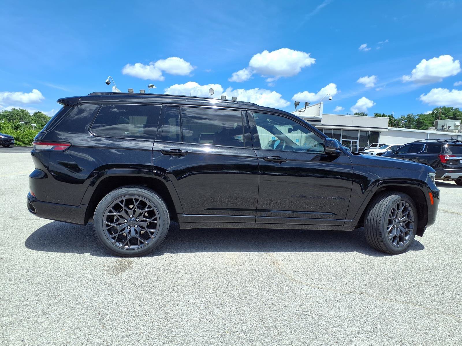Used 2023 Jeep Grand Cherokee L Summit AWD/4WD image 37