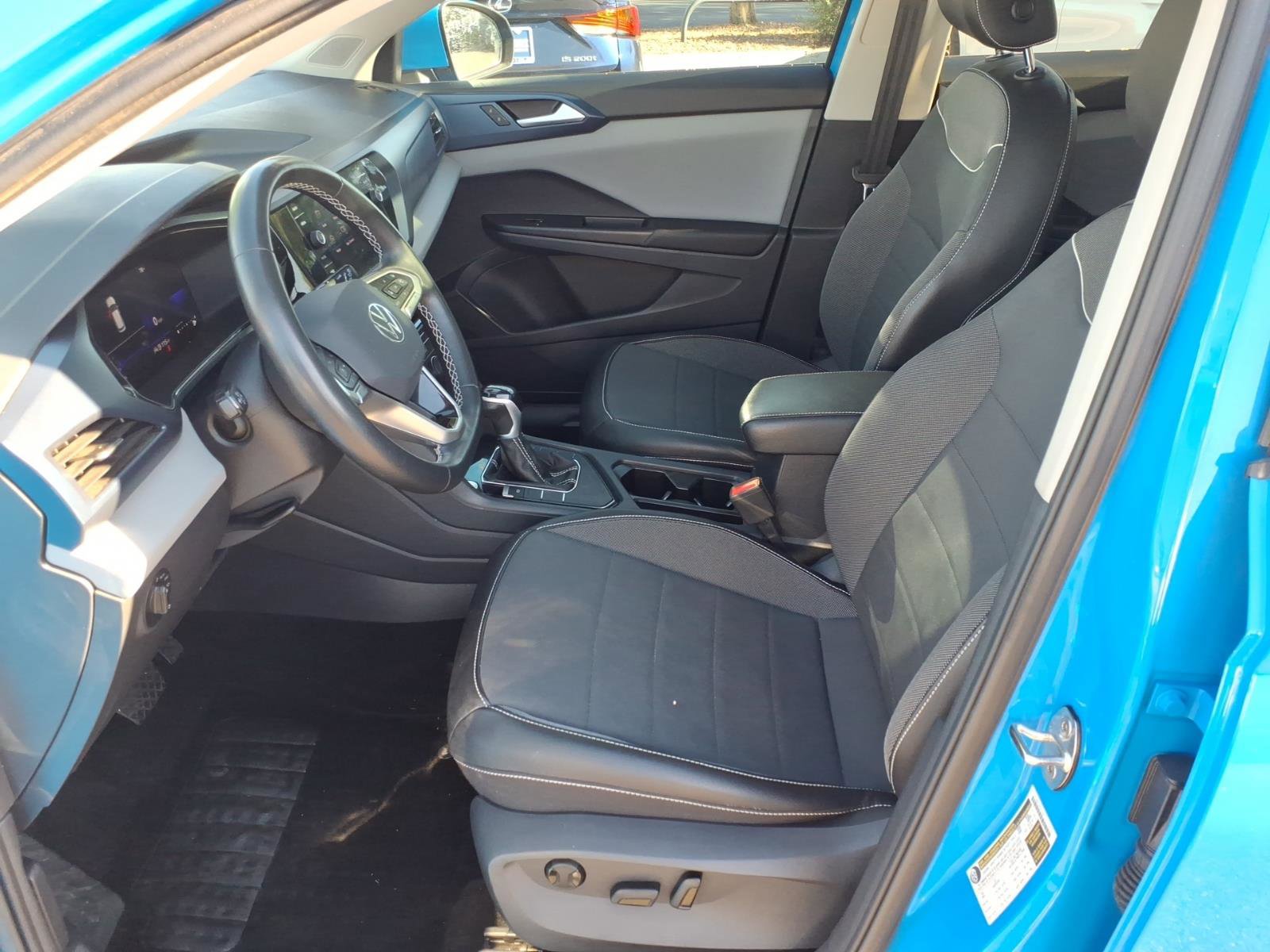 Used 2023 Volkswagen Taos SE w/ Panoramic Sunroof Package image 13