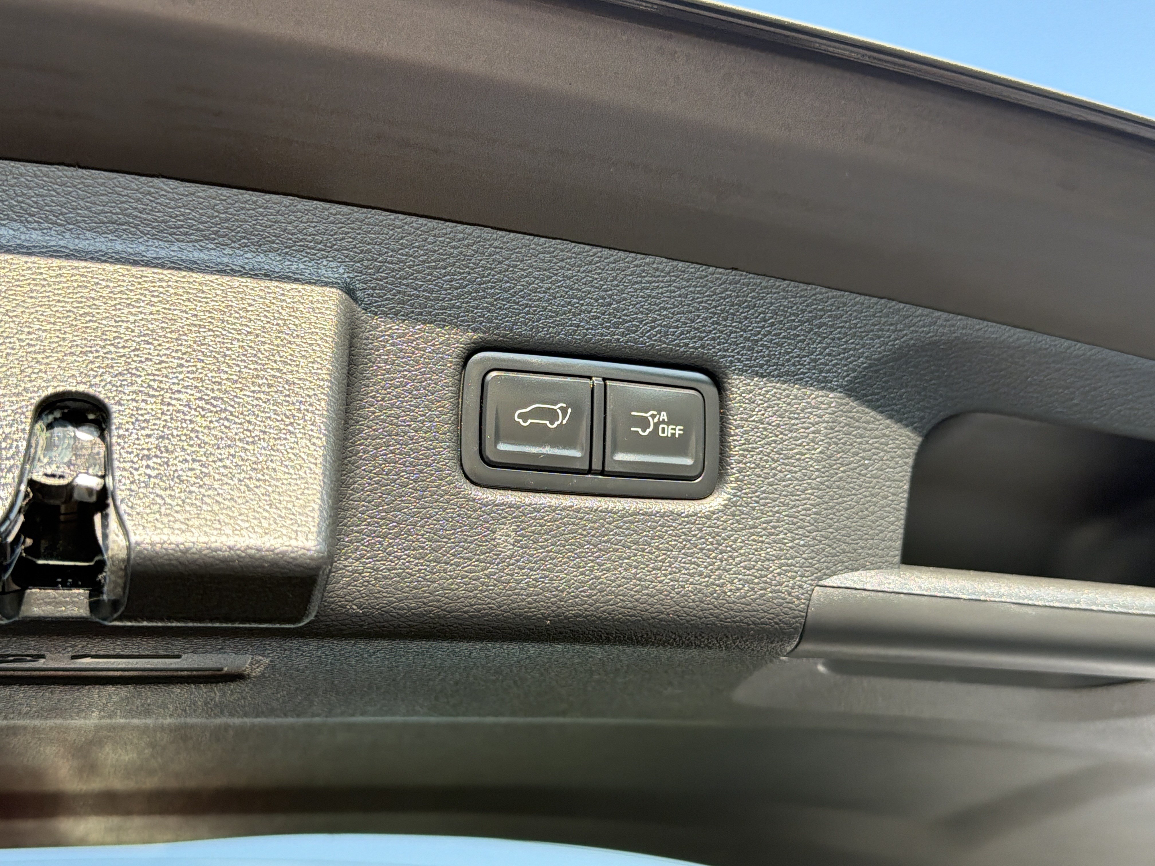 Used 2023 Kia Telluride EX w/ EX Captain's Chair Package FWD image 19