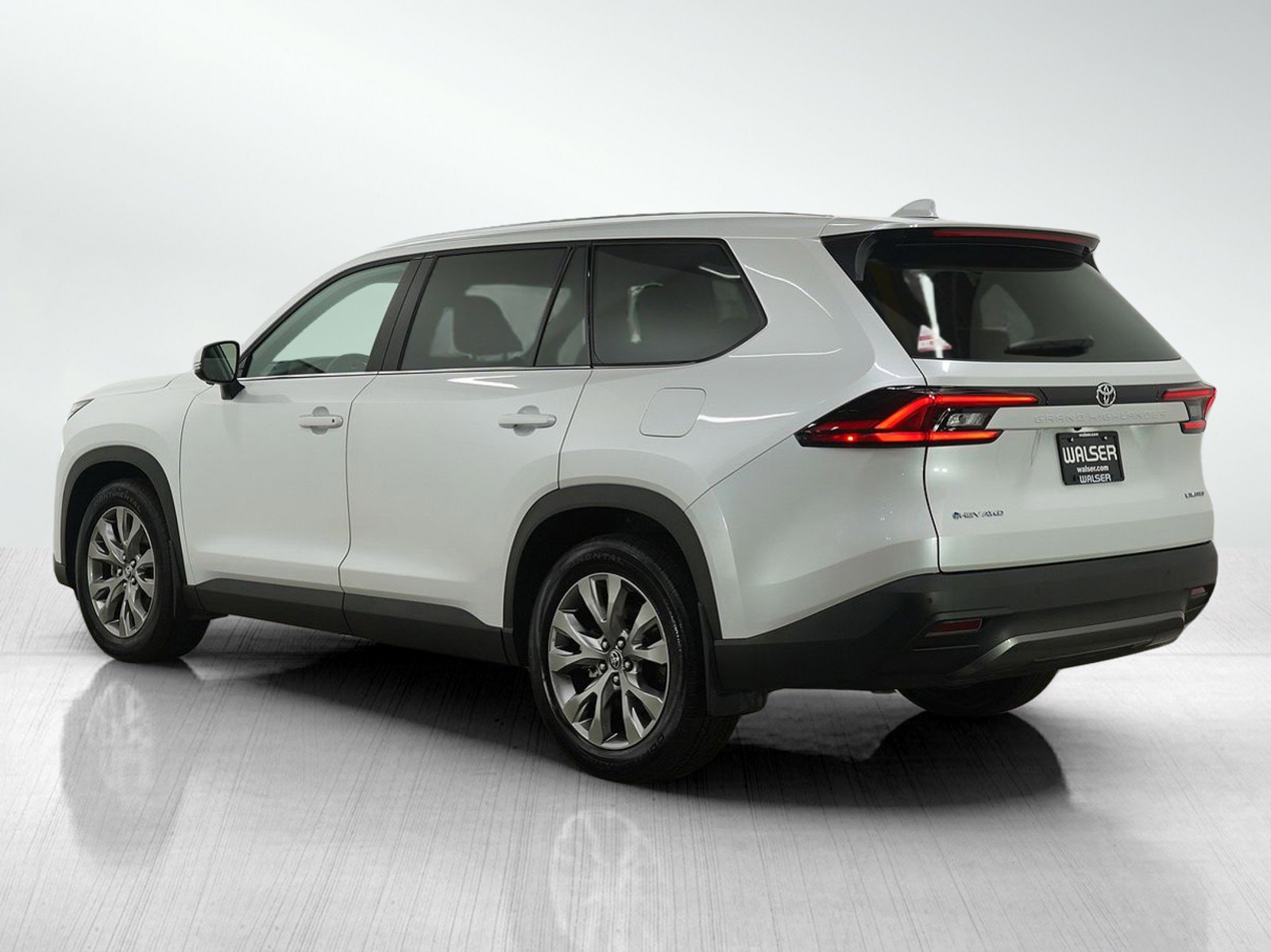 Used 2025 Toyota Grand Highlander AWD Hybrid image 3