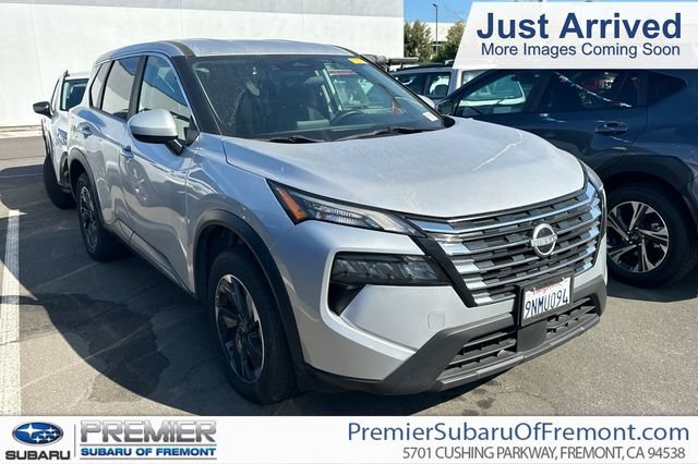 Used 2024 Nissan Rogue SV FWD image 1