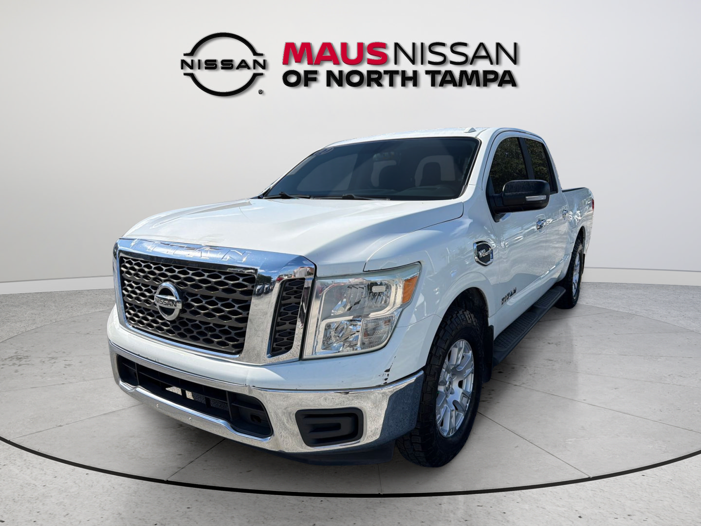 Used 2017 Nissan Titan SV RWD image 3