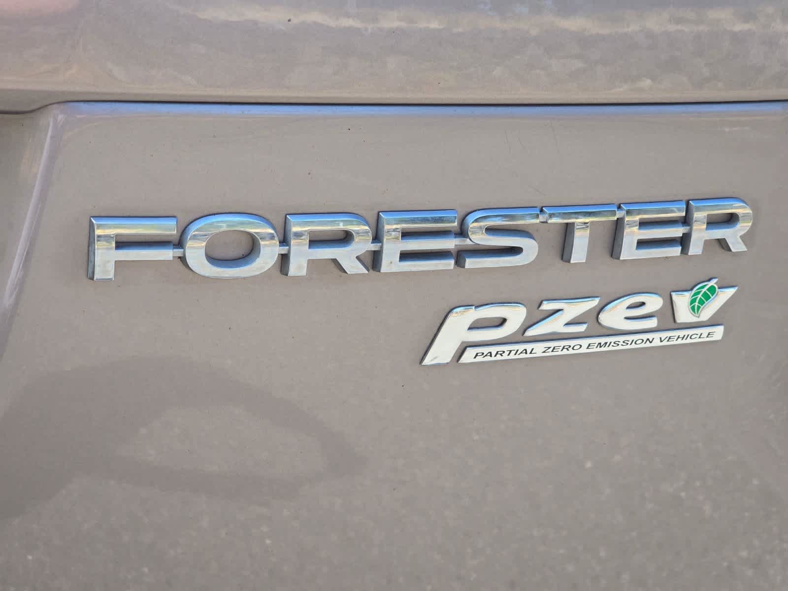 Used 2016 Subaru Forester 2.5i Touring w/ Eyesight & Navigation System AWD/4WD image 7