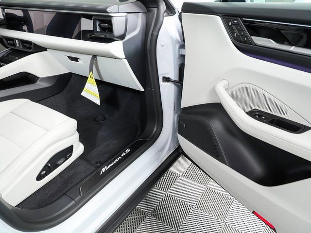 New 2026 Porsche Macan 4S Electric image 26